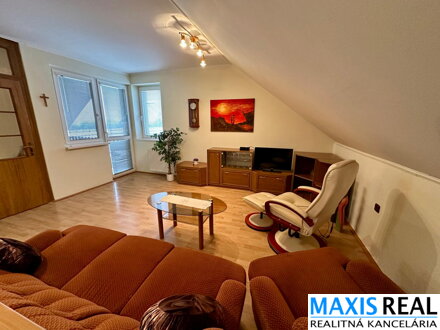 TOP NA PREDAJ: Priestranný 8-izbový rodinný dom s veľkým 10a pozemkom – Majcichov – výstavba 1999