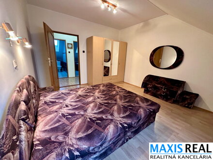 TOP NA PREDAJ: Priestranný 8-izbový rodinný dom s veľkým 10a pozemkom – Majcichov – výstavba 1999