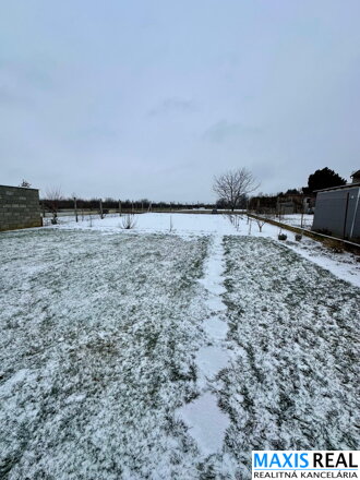 TOP NA PREDAJ: Priestranný 8-izbový rodinný dom s veľkým 10a pozemkom – Majcichov – výstavba 1999