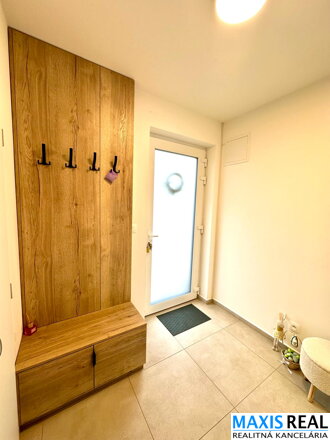 TOP NA PREDAJ: Novostavba 4-izbového rodinného domu s terasou – Opoj, Čerešňová ulica (kolaudácia 2023)