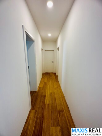 TOP NA PRENÁJOM: 4-izbová novostavba s dvojgarážou, bazénom a veľkou záhradou vo vyhľadávanej časti Trnavy – Kamenáč