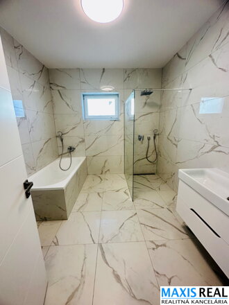 TOP NA PRENÁJOM: 4-izbová novostavba s dvojgarážou, bazénom a veľkou záhradou vo vyhľadávanej časti Trnavy – Kamenáč