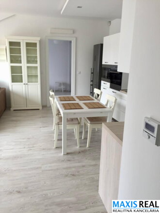 TOP NA PRENÁJOM: 2-izbový byt priamo v centre Trnavy s parkovaním 