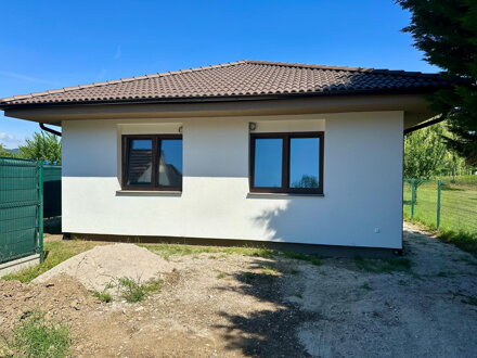 TOP NA PREDAJ: Novostavba 4-izbového rodinného domu na 605 m² pozemku – Trstín – len 18 km od Trnavy