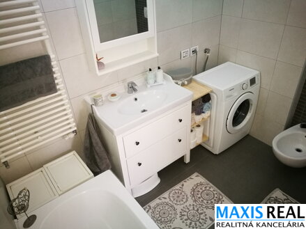 NA PRENÁJOM : Štýlový 2 izbový  byt v novostavbe Malý Paríž v centre mesta  