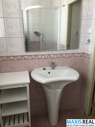 NA PREDAJ : 4 izbový byt na Hlbokej  