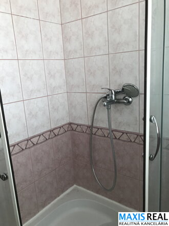 NA PREDAJ : 4 izbový byt na Hlbokej  