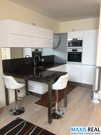 NA PRENÁJOM – 3-izbový mezonetový byt v novostavbe Malý Paríž, centrum Trnavy, 90 m², parkovacie státie v cene