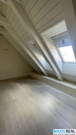 NA PRENÁJOM – 3-izbový mezonetový byt v novostavbe Malý Paríž, centrum Trnavy, 90 m², parkovacie státie v cene