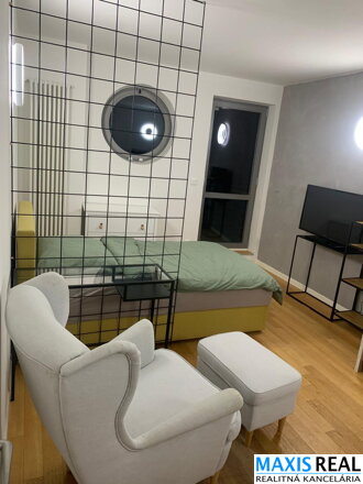 NA PRENÁJOM: Moderný byt s terasou na nájom priamo v cente Trnavy pre 1 osoby.