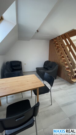 NA PRENÁJOM: Menší 2 izbový byt  mezonet priamo v centre mesta.