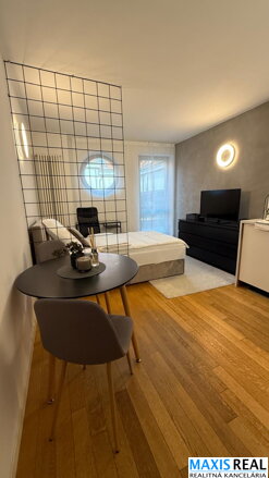 MAXIS REAL: NA PRENÁJOM: Moderný byt s terasou na nájom priamo v cente Trnavy pre 1 osoby. 