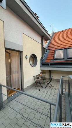 MAXIS REAL: NA PRENÁJOM: Moderný byt s terasou na nájom priamo v cente Trnavy pre 1 osoby. 