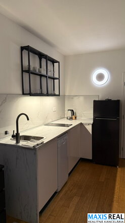 MAXIS REAL: NA PRENÁJOM: Moderný byt s terasou na nájom priamo v cente Trnavy pre 1 osoby. 