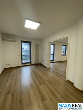 NA PREDAJ: Veľký 2 izbový apartmán s terasou v novostavbe Malý Paríž  v štádiu prípravy.