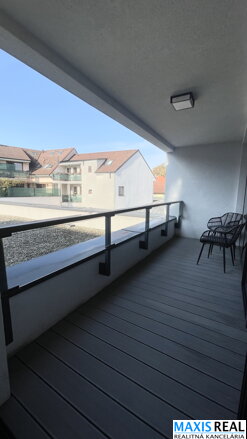 NA PRENÁJOM: Veľký 2 izbový byt s výmerou 87m2 , s lodžiou a parkovacím státím priamo v centre mesta.
