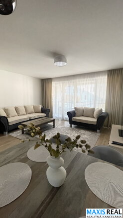 NA PRENÁJOM: Veľký 2 izbový byt s výmerou 87m2 , s lodžiou a parkovacím státím priamo v centre mesta.