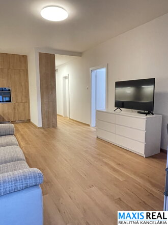 REZERVOVANÉ: Novostavba – Zrekonštruovaná novostavba – Veľký 2 izbový byt navrhnutý a zariadený architektom. 