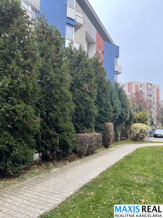 REZERVOVANÉ: Novostavba – Zrekonštruovaná novostavba – Veľký 2 izbový byt navrhnutý a zariadený architektom. 