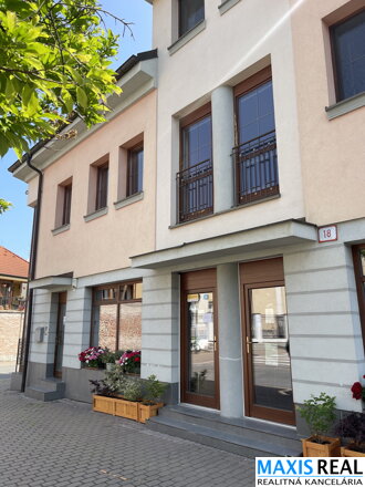 NA PRENÁJOM : Veľký 3 izbový byt na Františkánskej ulici v centre mesta.