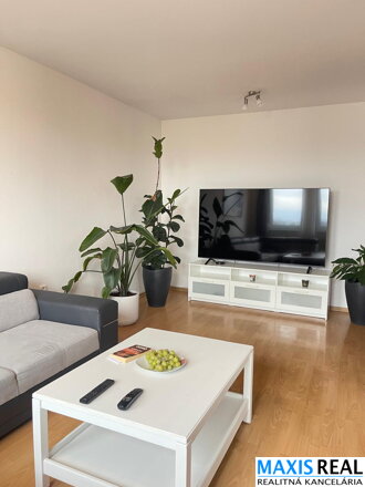 Na prenájom: Priestranný 3,5-izbový byt (78 m²) v lokalite Hliny, pri Malom Tescu – ideálny pre rodinu