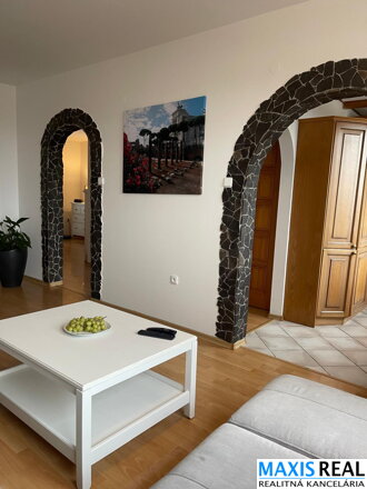 Na prenájom: Priestranný 3,5-izbový byt (78 m²) v lokalite Hliny, pri Malom Tescu – ideálny pre rodinu