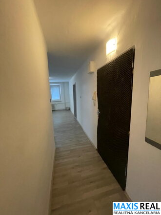 NA PRENÁJOM: Nezariadený 3 izbový byt na Prednádraží