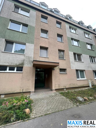 NA PRENÁJOM: Nezariadený 3 izbový byt na Prednádraží