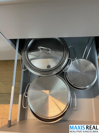 NA PRENÁJOM  : 2 izbový byt s terasou priamo v centre mesta 