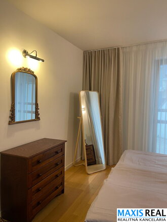 NA PRENÁJOM  : 2 izbový byt s terasou priamo v centre mesta 