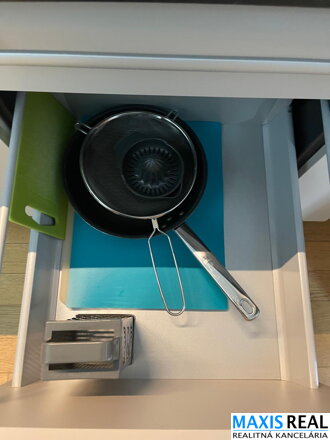 NA PRENÁJOM  : 2 izbový byt s terasou priamo v centre mesta 