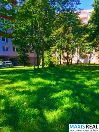 NA PRENÁJOM: 1-izbový byt s balkónom vo vyhľadávanej lokalite v peknom prostredí na Hospodárskej ulici. 
