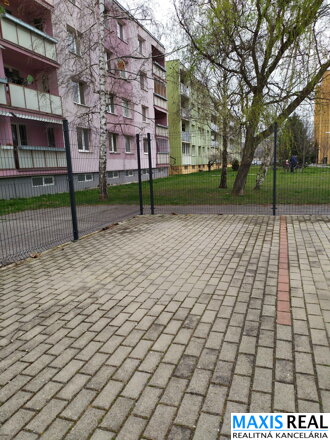 TOP NA PREDAJ: Veľký 1-izbový byt o výmere 35m2 s parkovaním vo výbornej lokalite Trnavy