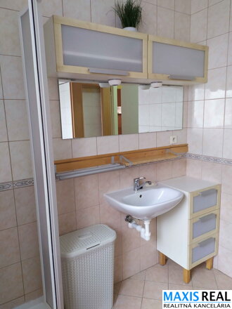 TOP NA PREDAJ: Veľký 1-izbový byt o výmere 35m2 s parkovaním vo výbornej lokalite Trnavy