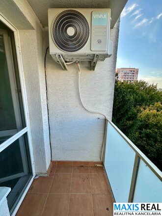 REZERVOVANÉ:NA PREDAJ: Priestranný 1-izbový byt s balkónom, klimatizáciou a výbornou polohou