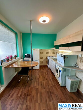 REZERVOVANÉ:NA PREDAJ: Priestranný 1-izbový byt s balkónom, klimatizáciou a výbornou polohou