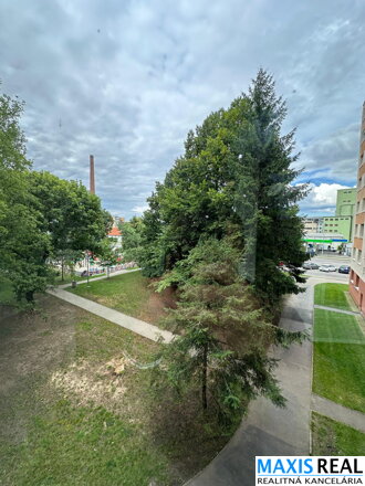 NA PRENÁJOM: 1-izbový byt s balkónom vo vyhľadávanej lokalite v peknom prostredí na Hospodárskej ulici. 