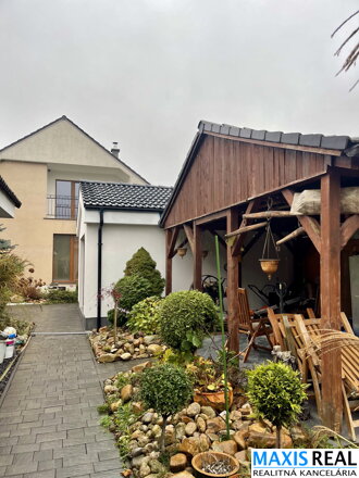 NA PREDAJ : Rezidencia Trstín – rodinné sídlo v TOP kvalite s čarovnou atmosférou