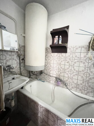 NA PREDAJ: 4 izbový rodinný dom  v Hornom Dubovom.