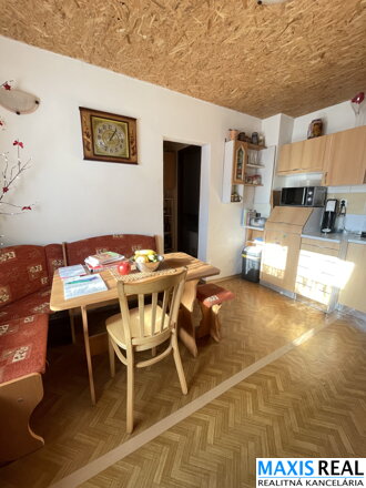 NA PREDAJ: ponúkame menší útulný 2 až 2,5 izbový rodinný domček v centre obce Brestovany
