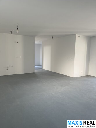 NA PREDAJ: Práve dokončená 4 izbová novostavba - rod. dom s modernou architektúrou v blízkosti centra.