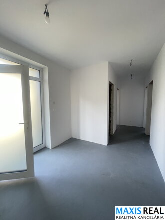 NA PREDAJ: Práve dokončená 4 izbová novostavba - rod. dom s modernou architektúrou v blízkosti centra.