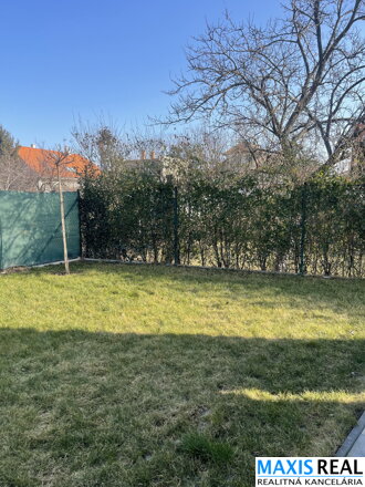 NA PREDAJ: Práve dokončená 4 izbová novostavba - rod. dom s modernou architektúrou v blízkosti centra.