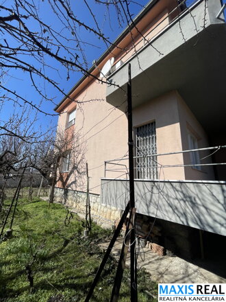 NA PREDAJ: Luxusný 4-izbový byt vo vile so záhradou na Ovocnej ulici