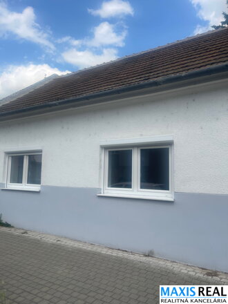 NA PREDAJ: Na predaj starší, menší  3-izbový rodinný dom s pozemkom na Tulipáne v tichej  lokalite.