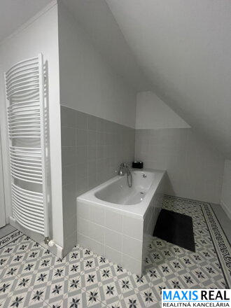 NA PREDAJ:Baťova horáreň v Tužine – jedinečná historická vila po rozsiahlej rekonštrukcii