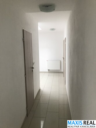 INVESTIČNÁ PRÍLEŽITOSŤ: Na predaj dvojpodlažný rodinný dom s 8 bytmi na Spiegelsaale v Trnave