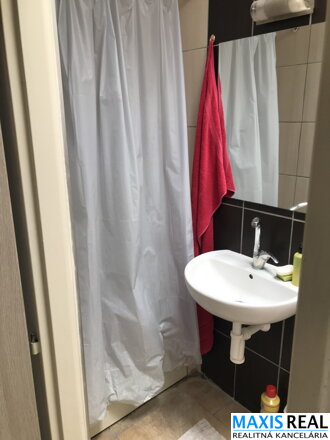 INVESTIČNÁ PRÍLEŽITOSŤ: Na predaj dvojpodlažný rodinný dom s 8 bytmi na Spiegelsaale v Trnave