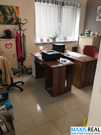INVESTIČNÁ PRÍLEŽITOSŤ: Na predaj dvojpodlažný rodinný dom s 8 bytmi na Spiegelsaale v Trnave