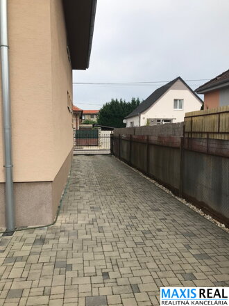 INVESTIČNÁ PRÍLEŽITOSŤ: Na predaj dvojpodlažný rodinný dom s 8 bytmi na Spiegelsaale v Trnave